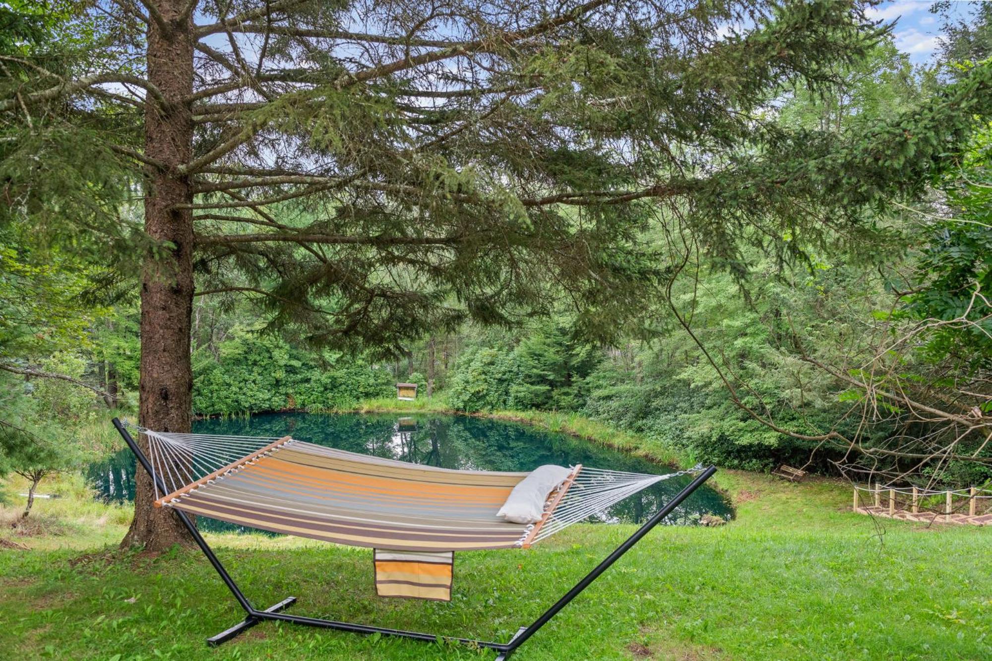 The Lazy Bear Dome Hot Tub Sauna & *